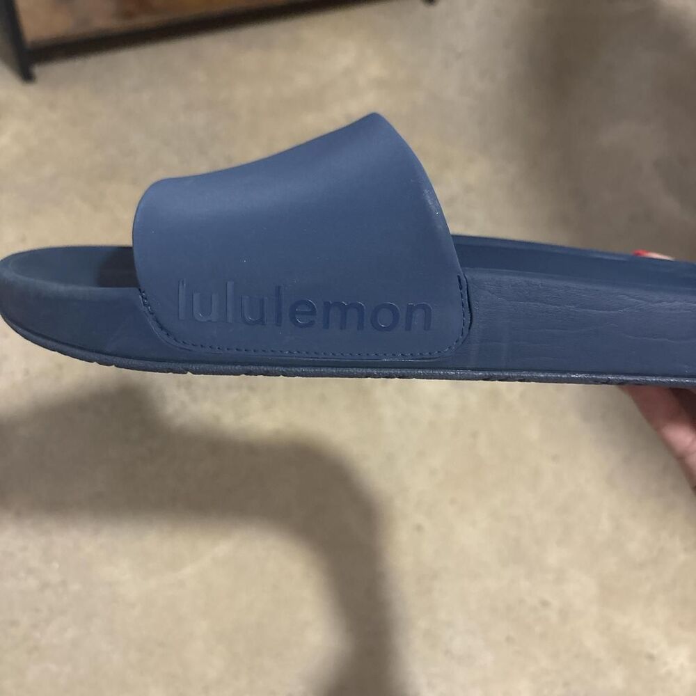 Lululemon Men's Blue Slides - Picture 3 of 4